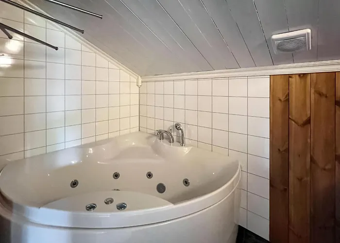 4 Bedroom Beautiful In Nord-torpa Feriehus Nord-Torpa